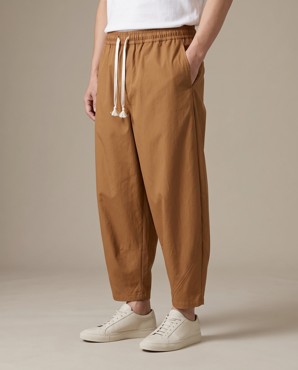 ライトドレープ バルーンイージーパンツ ブラウン 斜め