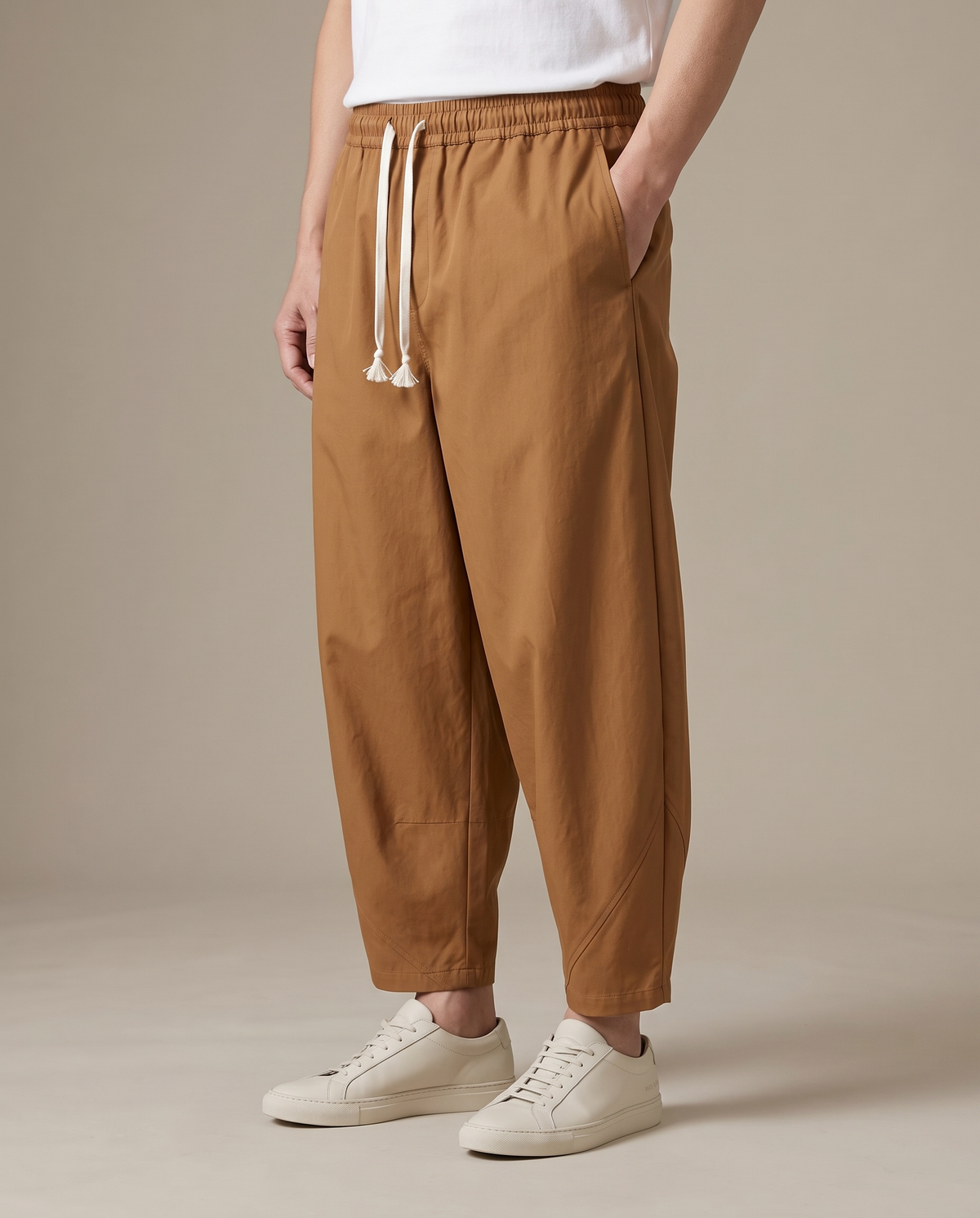 ライトドレープ バルーンイージーパンツ ブラウン 斜め